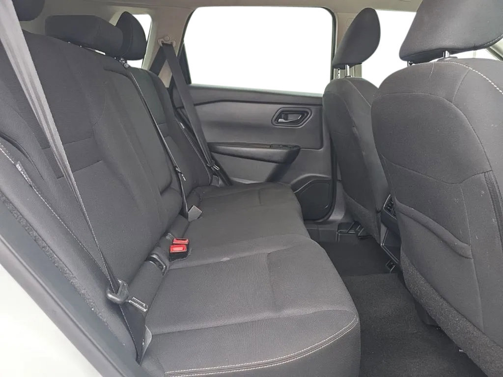 Used 2024 Nissan Rogue S FWD image 18