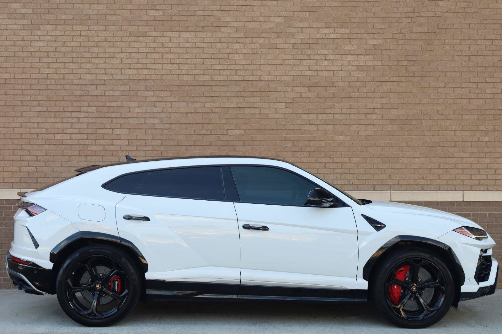 Used 2019 Lamborghini Urus AWD/4WD image 3