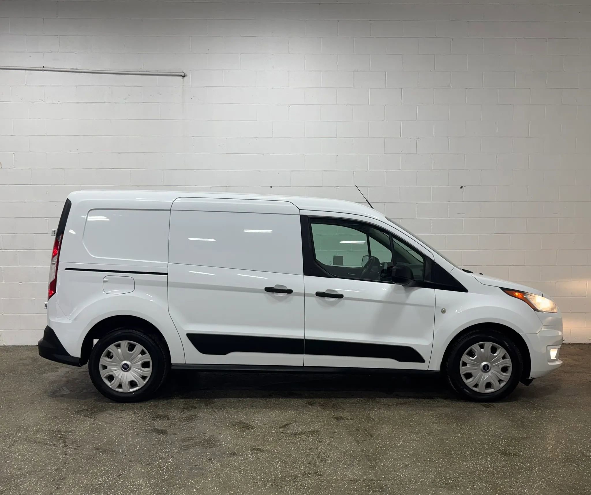 Used 2019 Ford Transit Connect XLT image 2