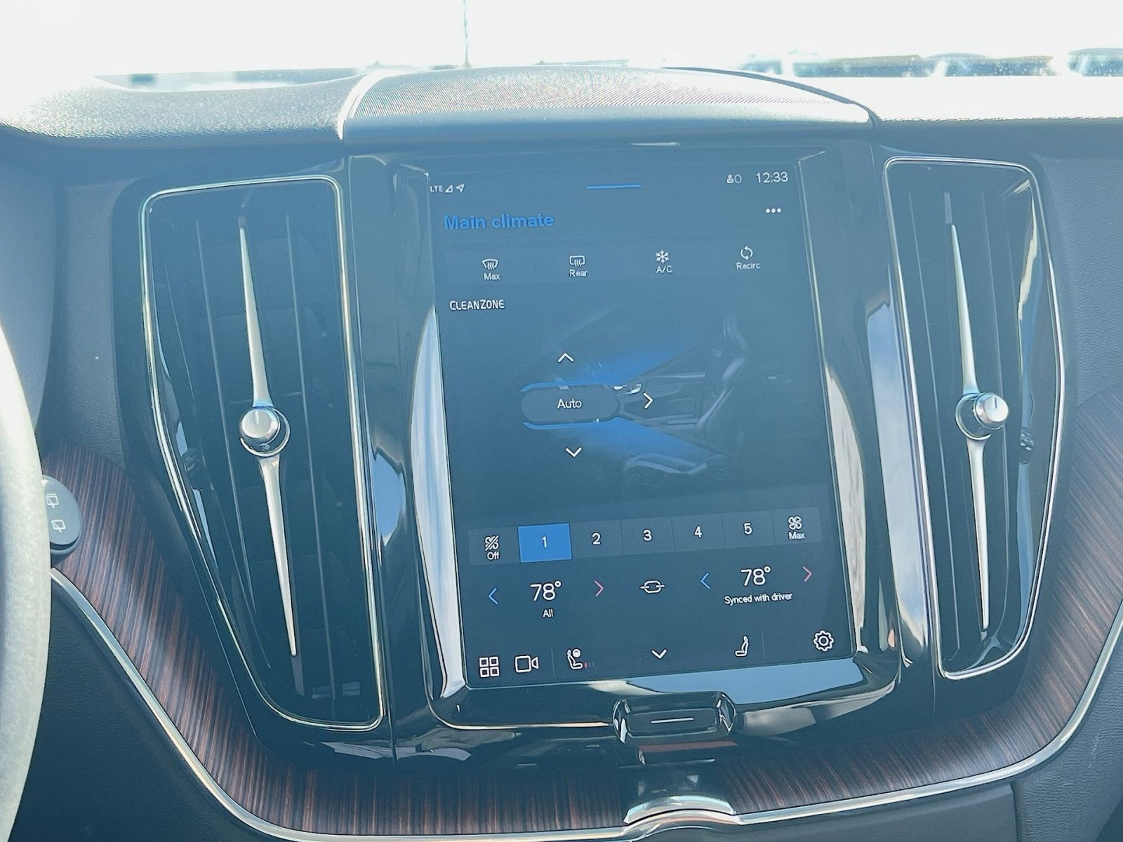 Used 2023 Volvo XC60 B5 Plus w/ Protection Package Premier image 21