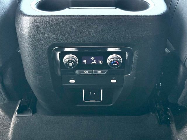 Used 2022 GMC Yukon SLE image 7