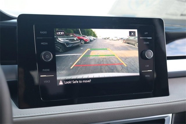 New 2025 Volkswagen Taos SE image 12