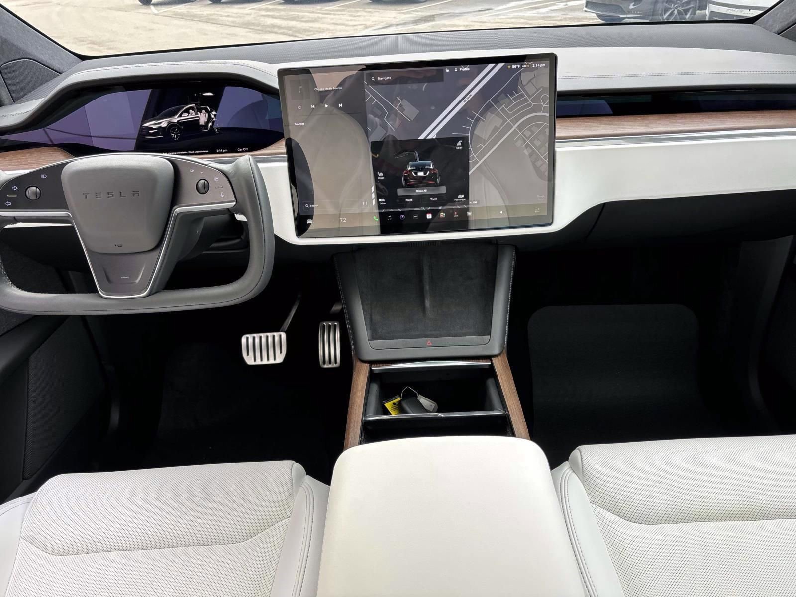 Used 2022 Tesla Model X image 29