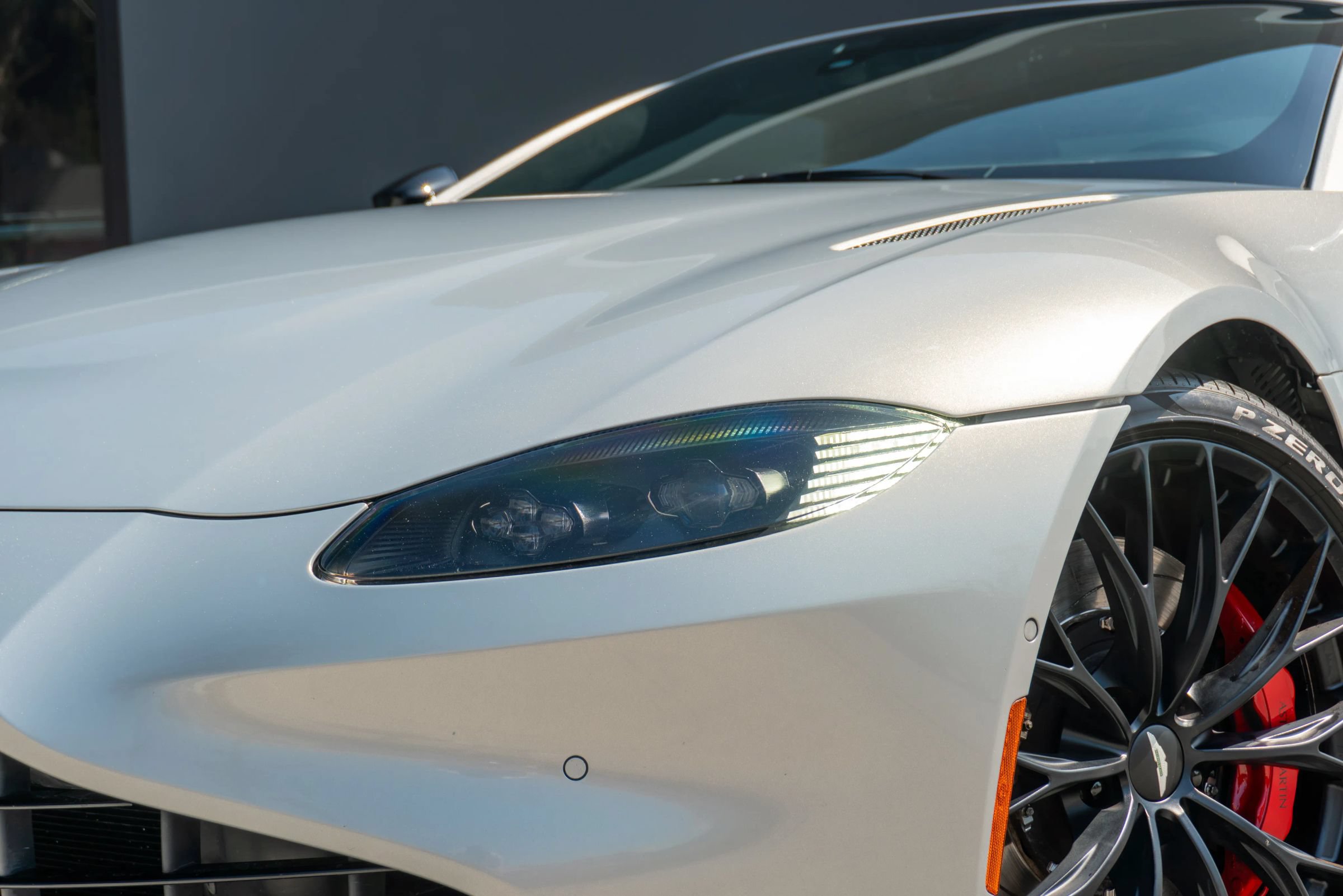 Used 2022 Aston Martin V8 Vantage Roadster RWD image 24