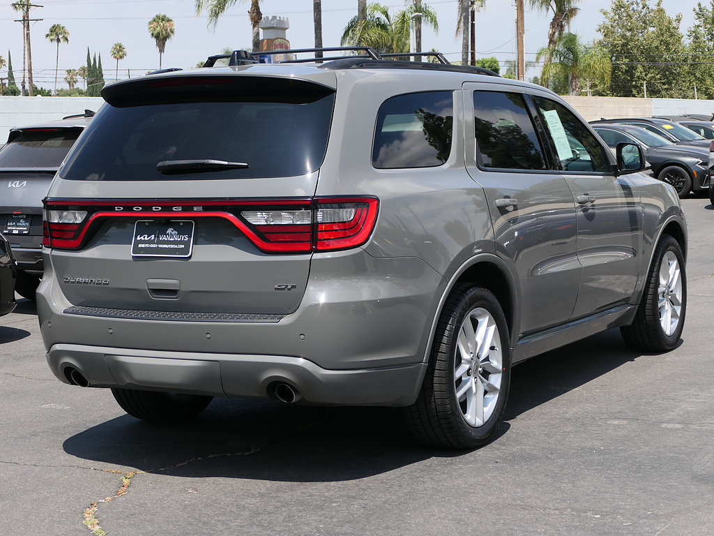 Used 2024 Dodge Durango GT RWD image 3