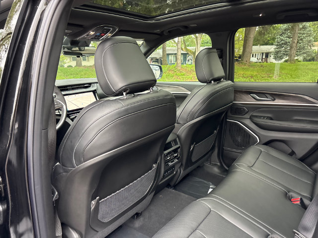 New 2027 Jeep Grand Cherokee Limited AWD/4WD image 9