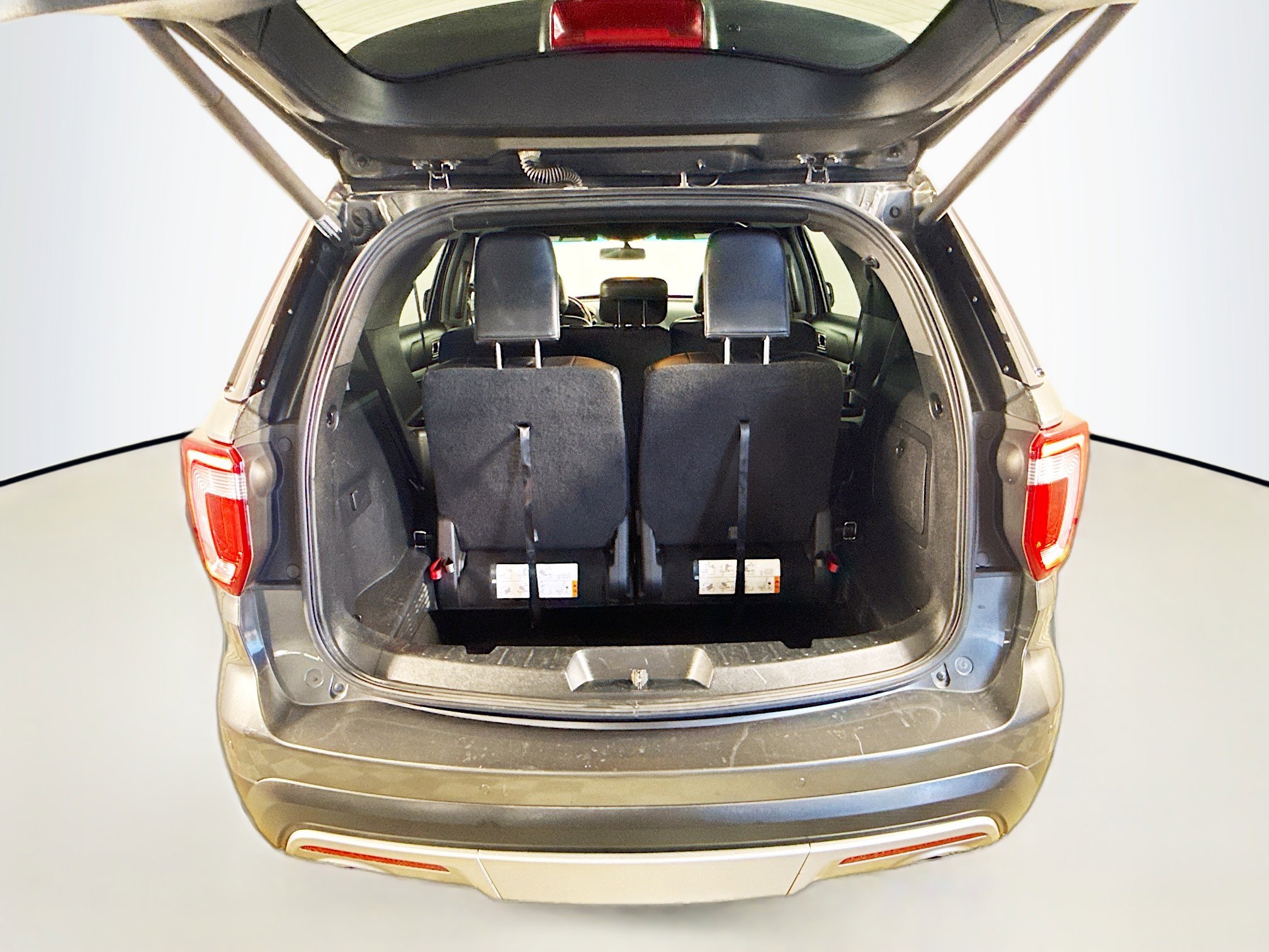 Used 2017 Ford Explorer XLT w/ Equipment Group 202A image 35