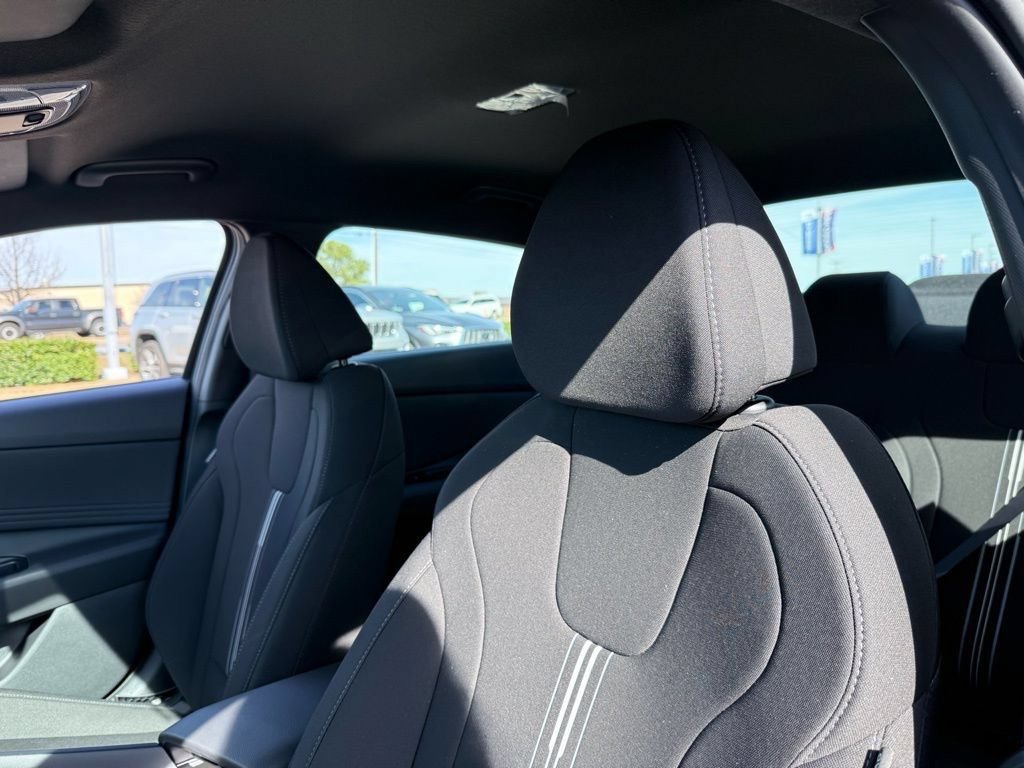 Certified 2025 Hyundai Elantra Sport FWD image 23