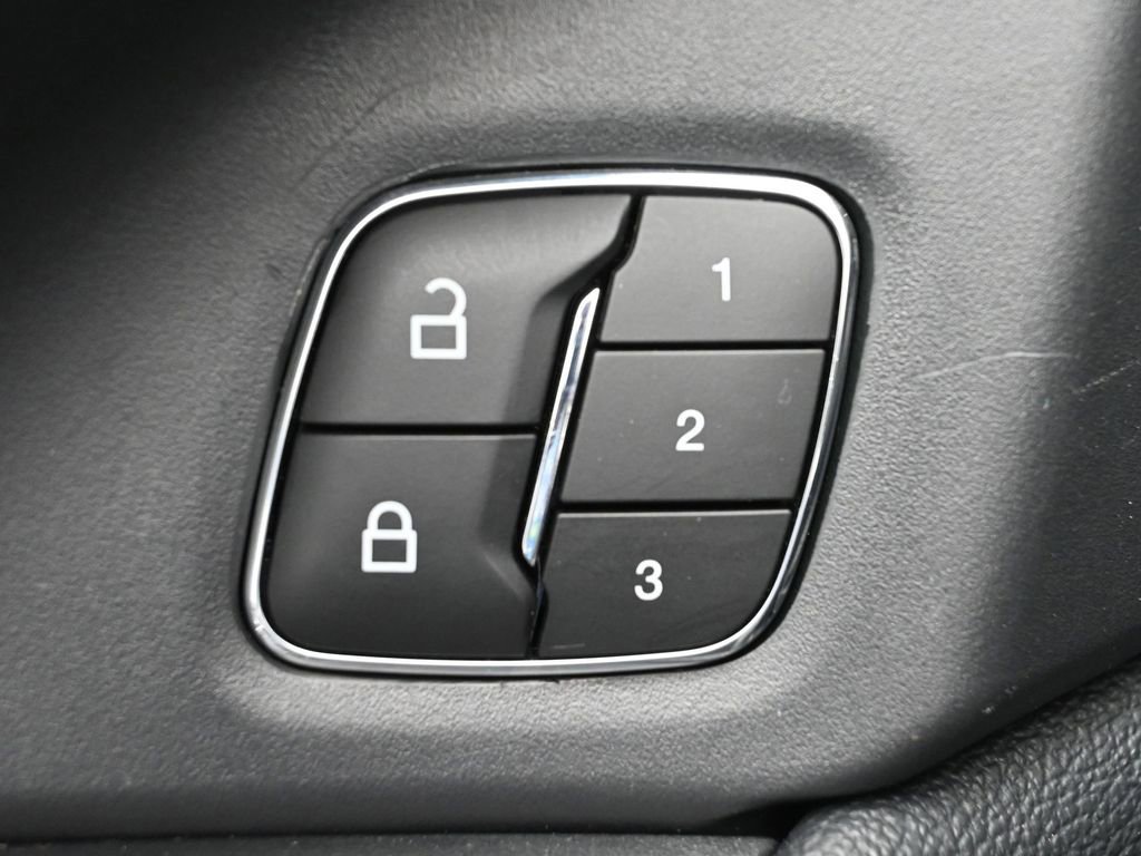 Used 2024 Ford Expedition XLT image 15