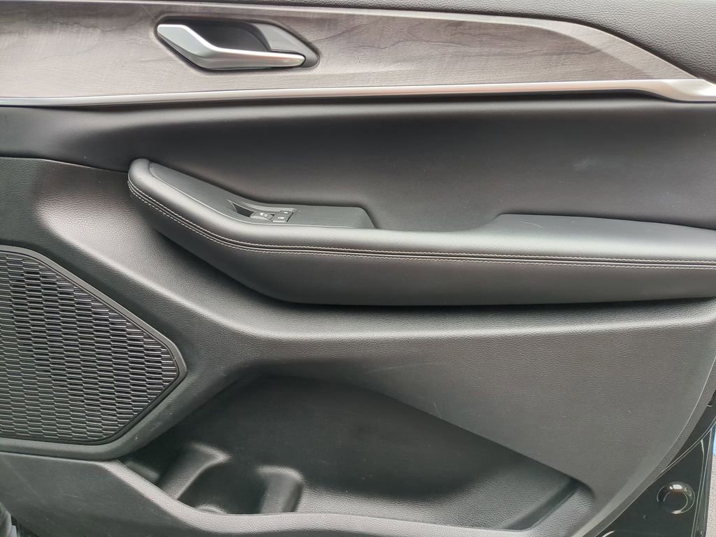 Used 2024 Jeep Grand Cherokee L Limited w/ Luxury Tech Group II image 34