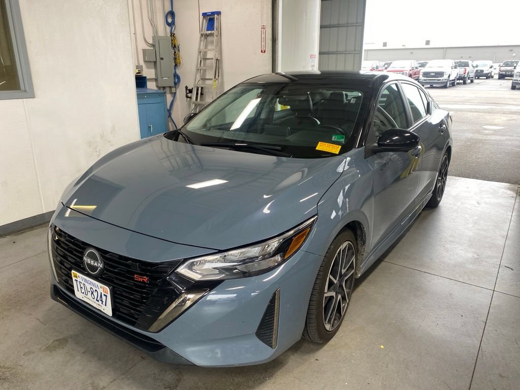 Used 2025 Nissan Sentra SR w/ SR Premium Package FWD image 2