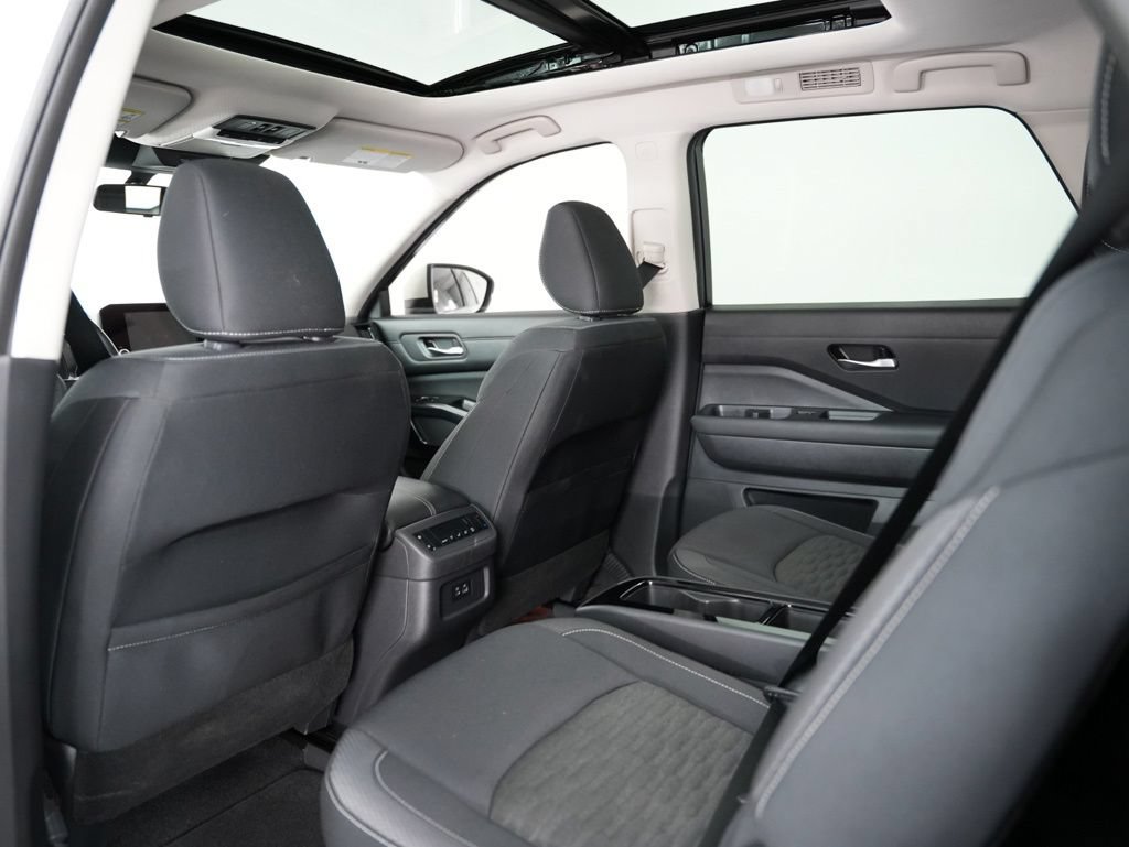 Used 2022 Nissan Pathfinder SV w/ SV Premium Package AWD/4WD image 35