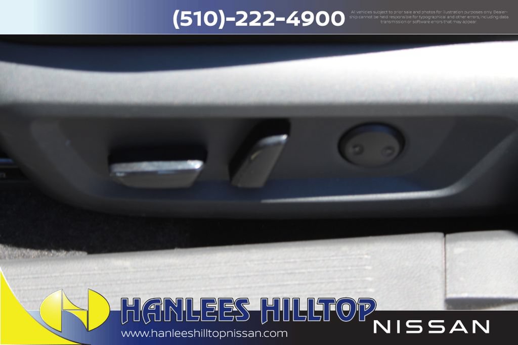 Used 2025 Nissan Rogue SV FWD image 14
