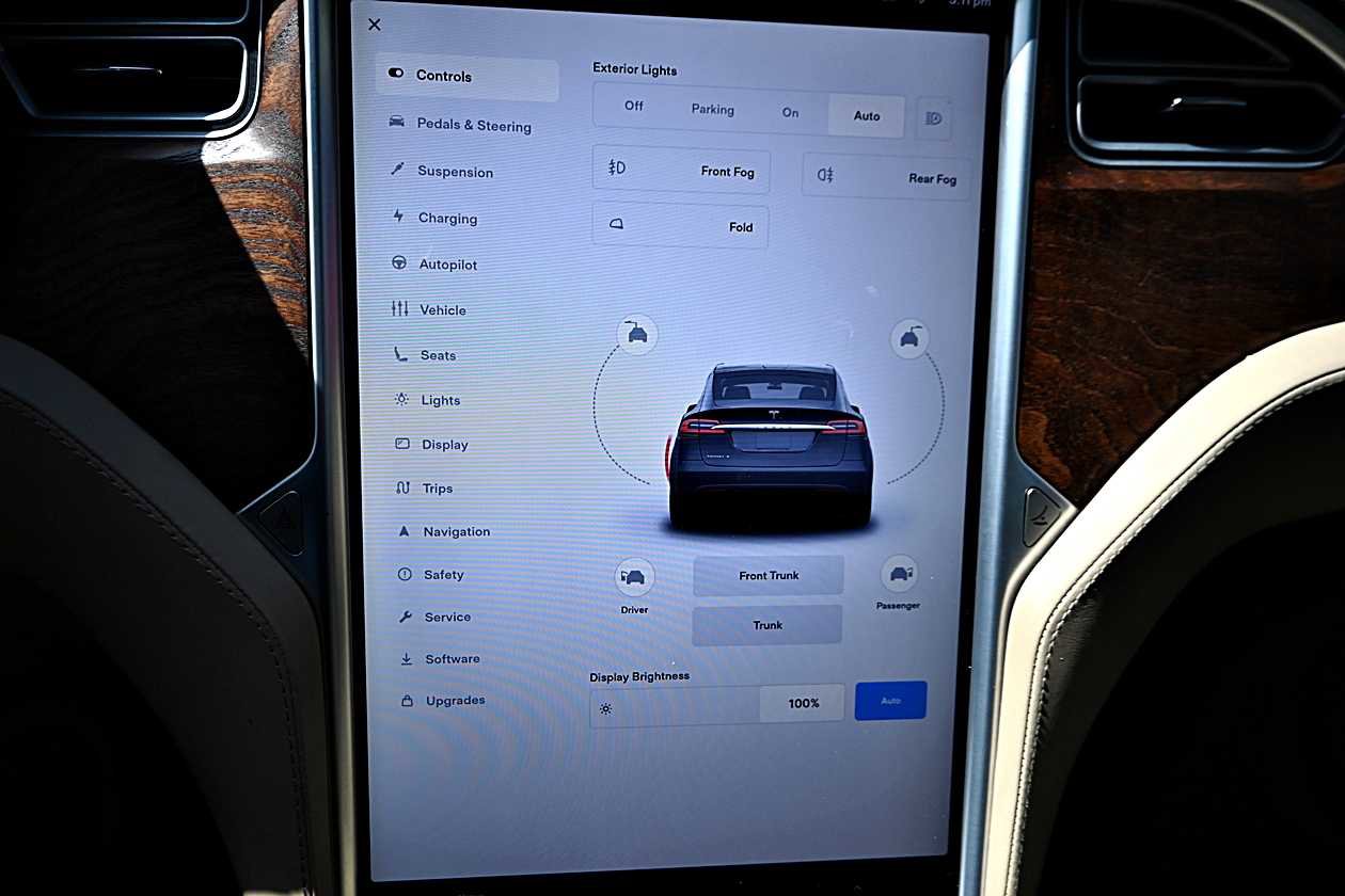 Used 2017 Tesla Model X 75D AWD/4WD image 28