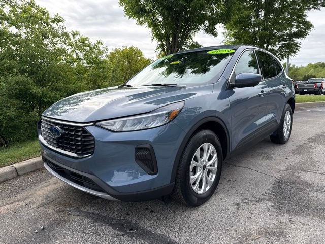 Used 2023 Ford Escape Active w/ Tech Pack #2 AWD/4WD image 4