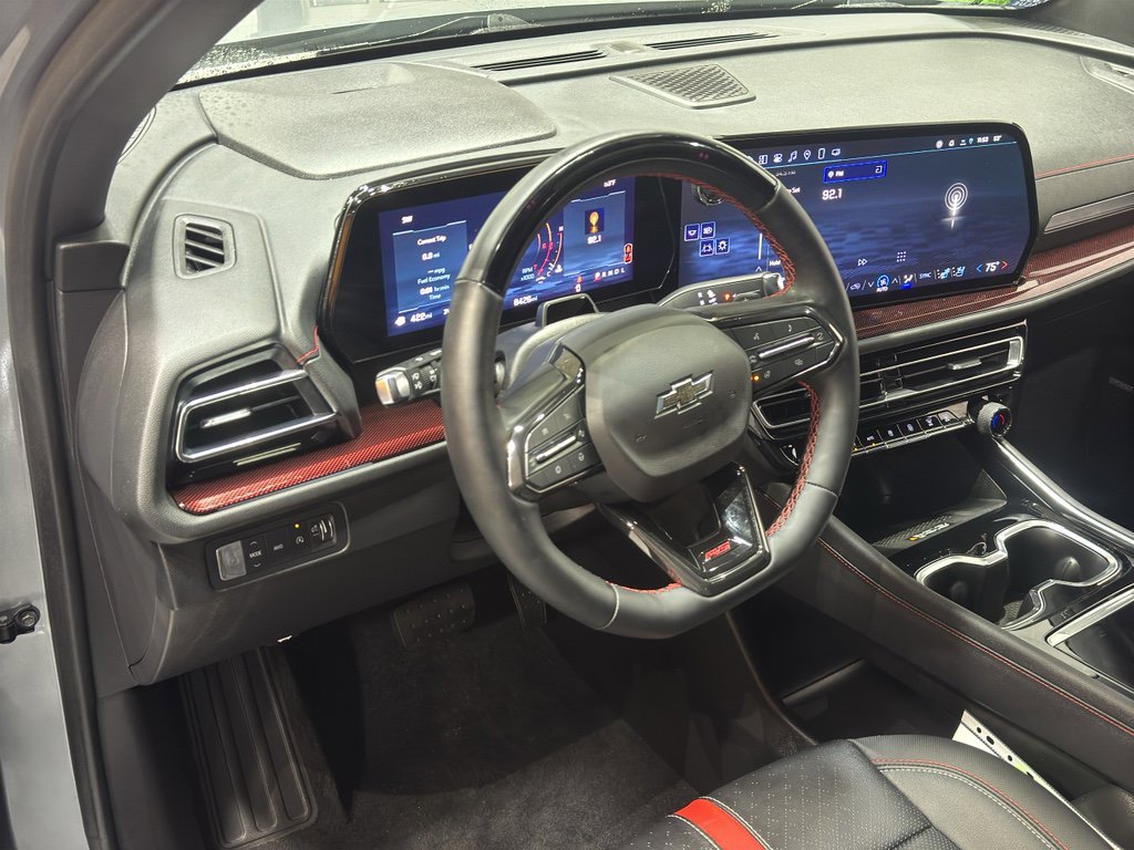 Used 2025 Chevrolet Traverse RS image 18