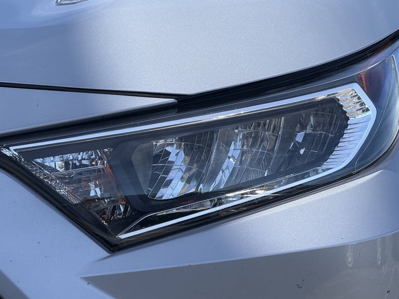 Used 2021 Toyota RAV4 XLE w/ XLE Grade Weather Package AWD/4WD image 22