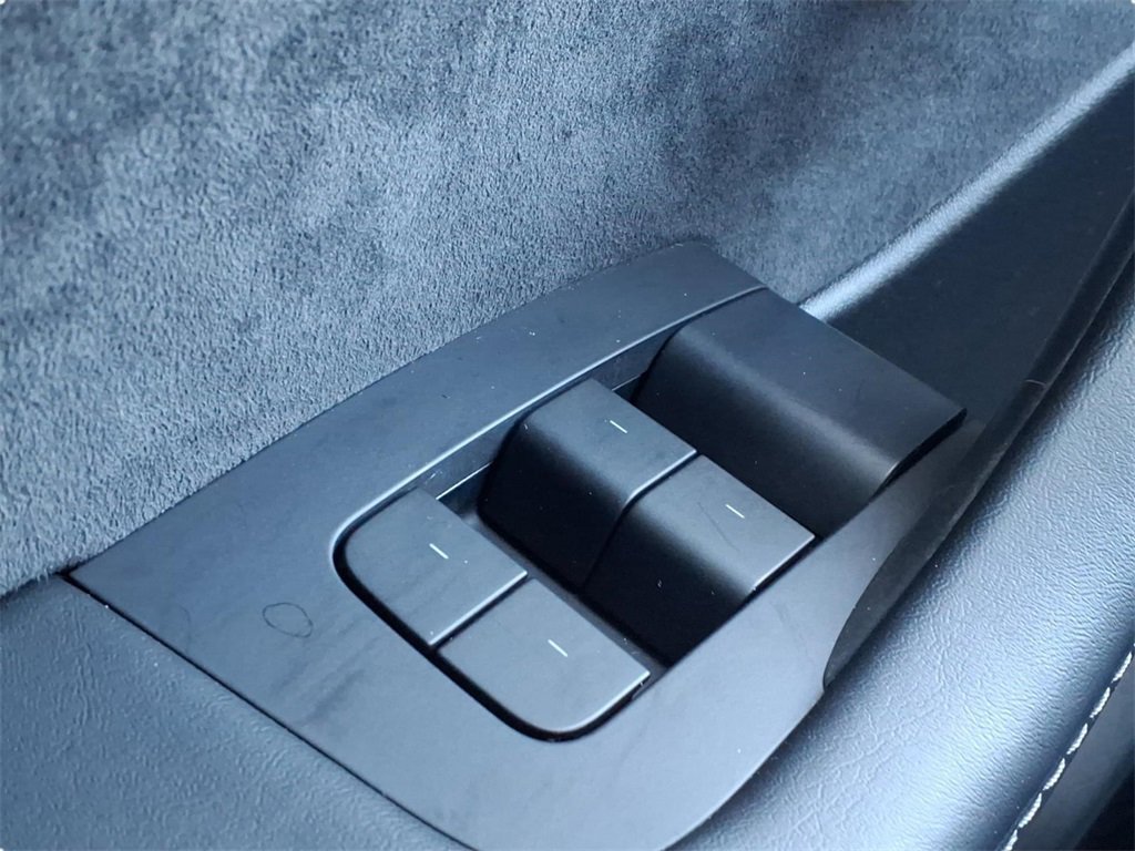 Used 2021 Tesla Model Y Long Range image 22