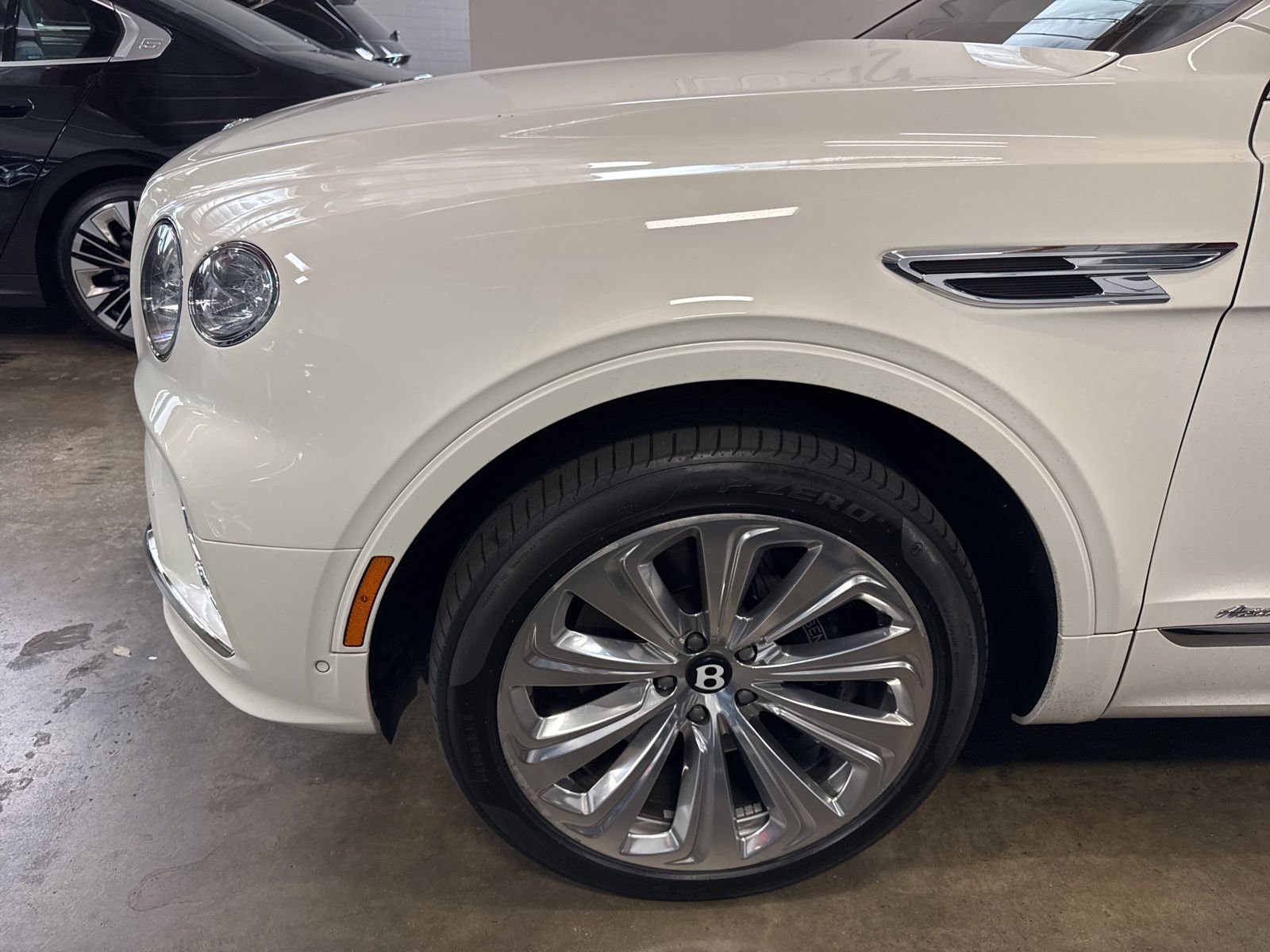 Used 2023 Bentley Bentayga Extended Wheelbase image 5