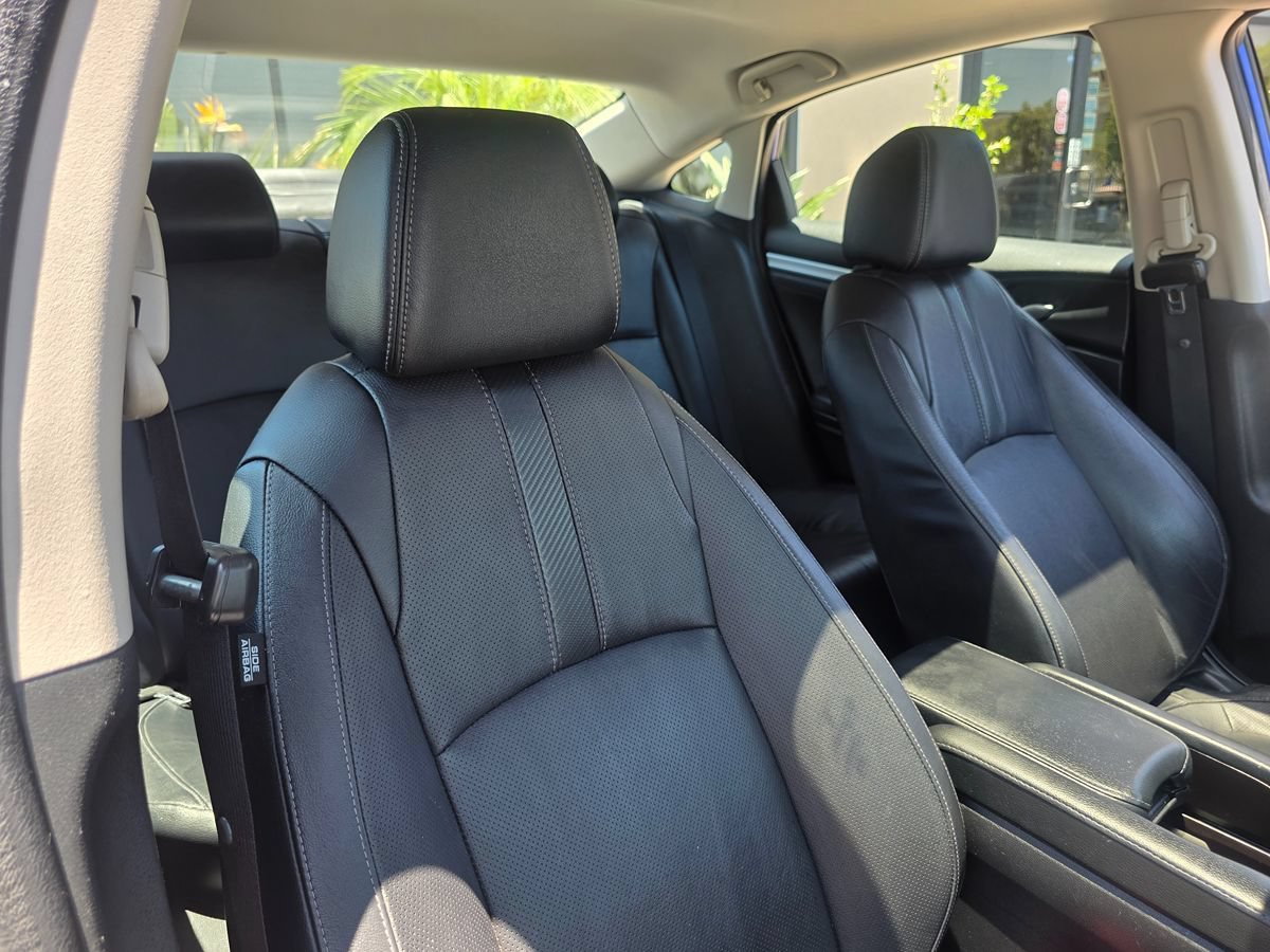 Used 2018 Honda Civic Touring image 16