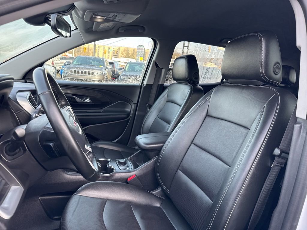 Used 2024 GMC Terrain SLT image 16
