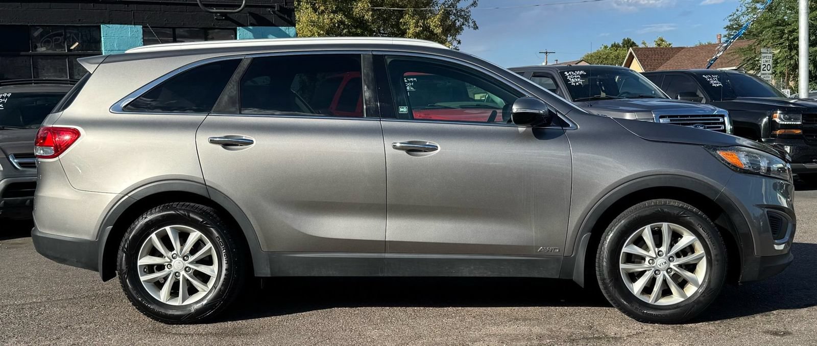 Used 2017 Kia Sorento AWD image 2
