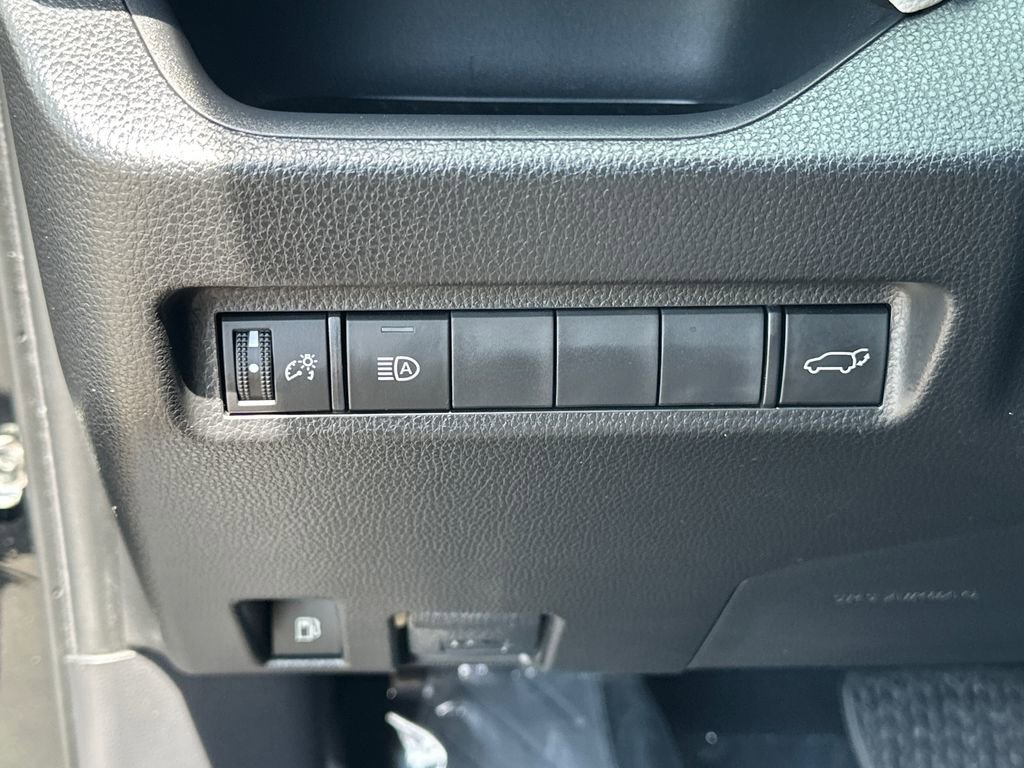 Used 2022 Toyota RAV4 XLE Premium image 21