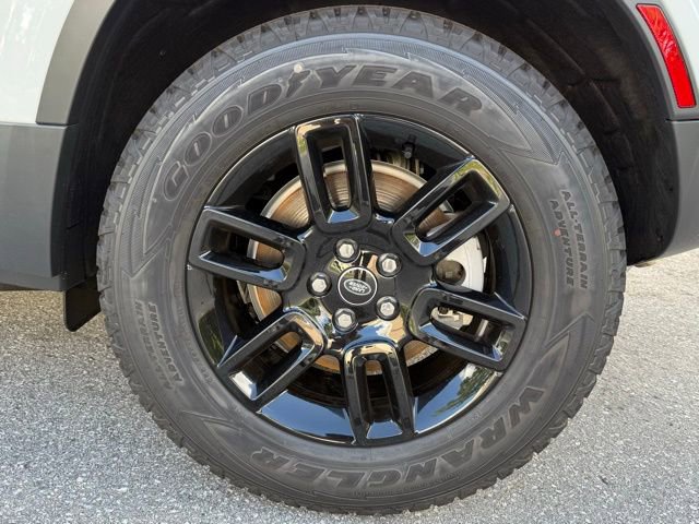 New 2025 Land Rover Defender 110 S image 11