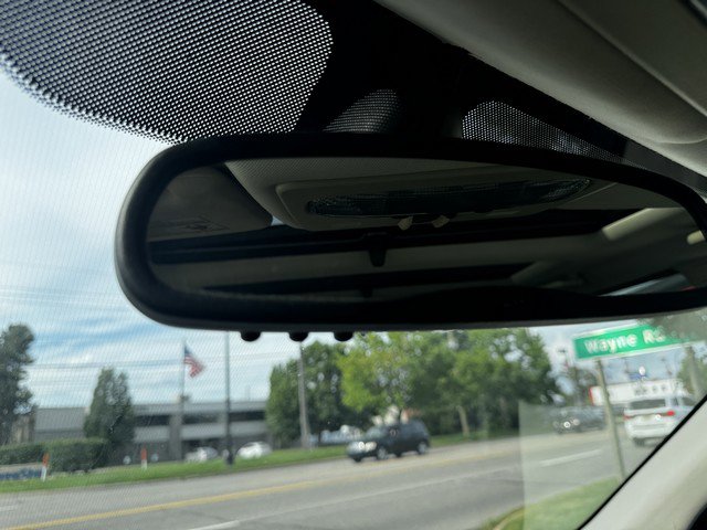 Used 2011 Land Rover LR2 HSE image 40