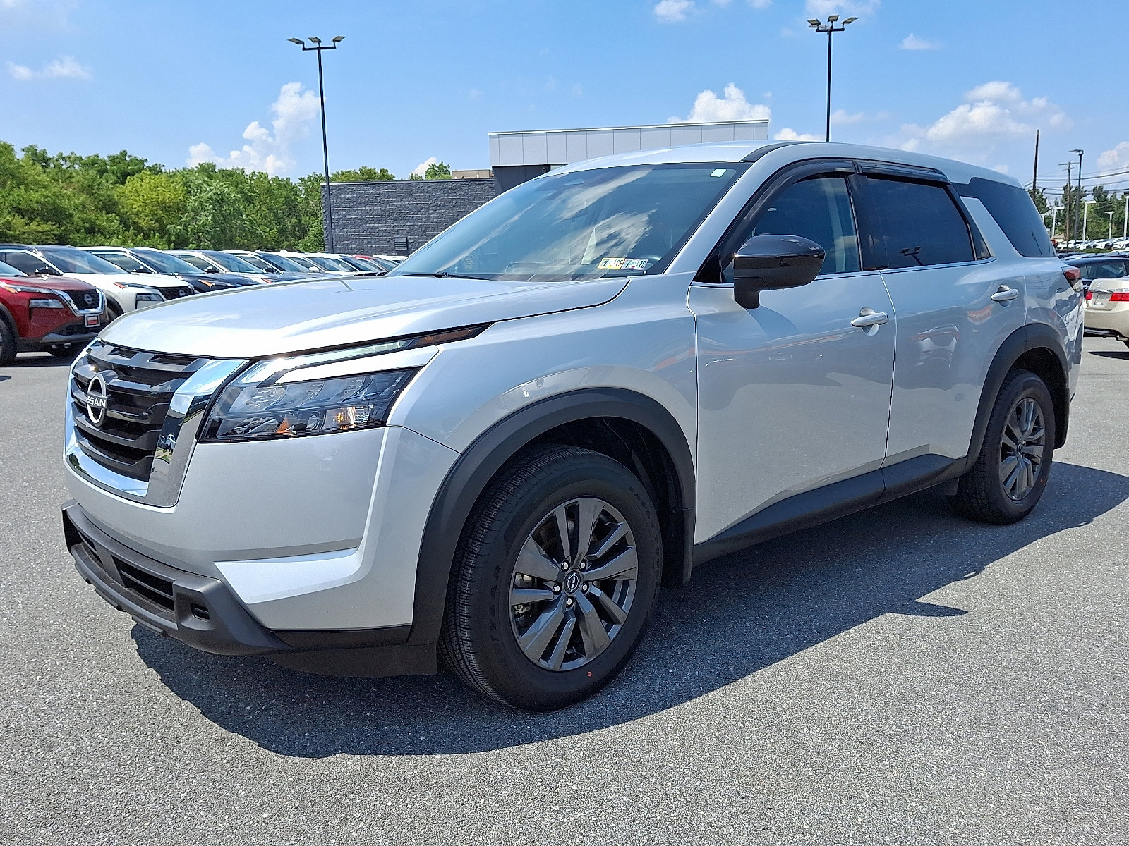 Certified 2024 Nissan Pathfinder S image 3