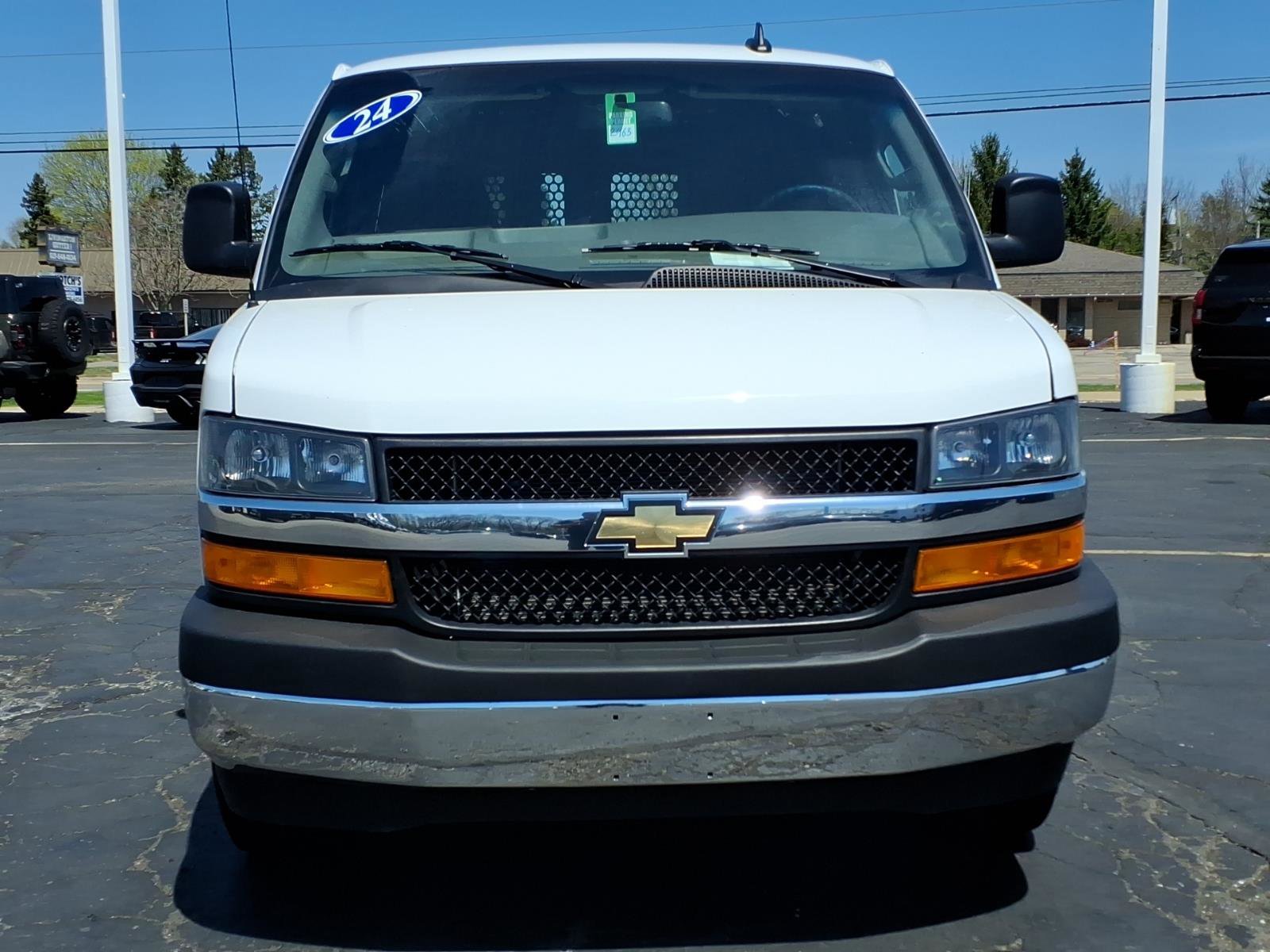 Used 2024 Chevrolet Express 2500 w/ Driver Convenience Package RWD image 2