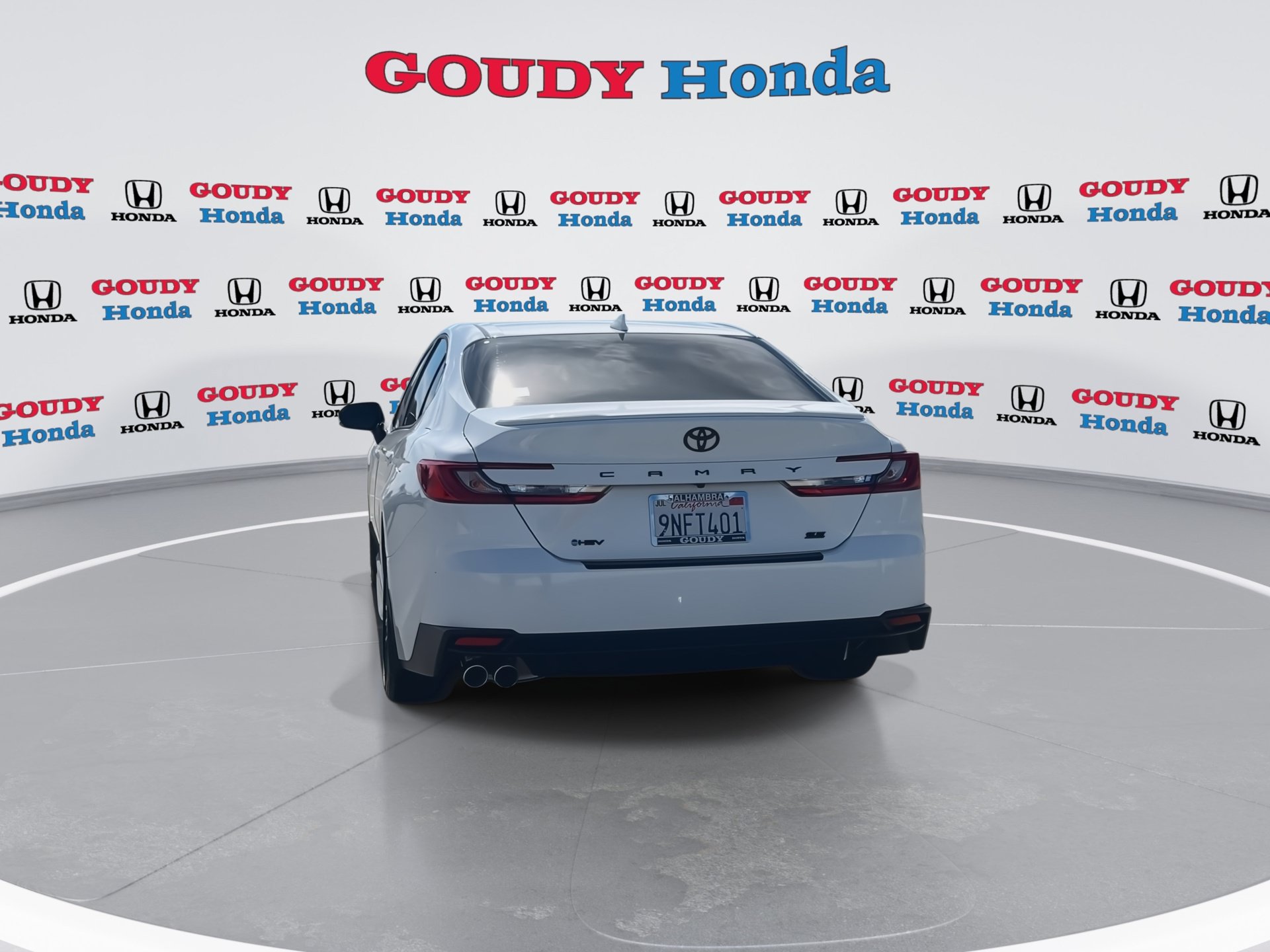 Used 2025 Toyota Camry SE w/ Multimedia Upgrade Package FWD image 7