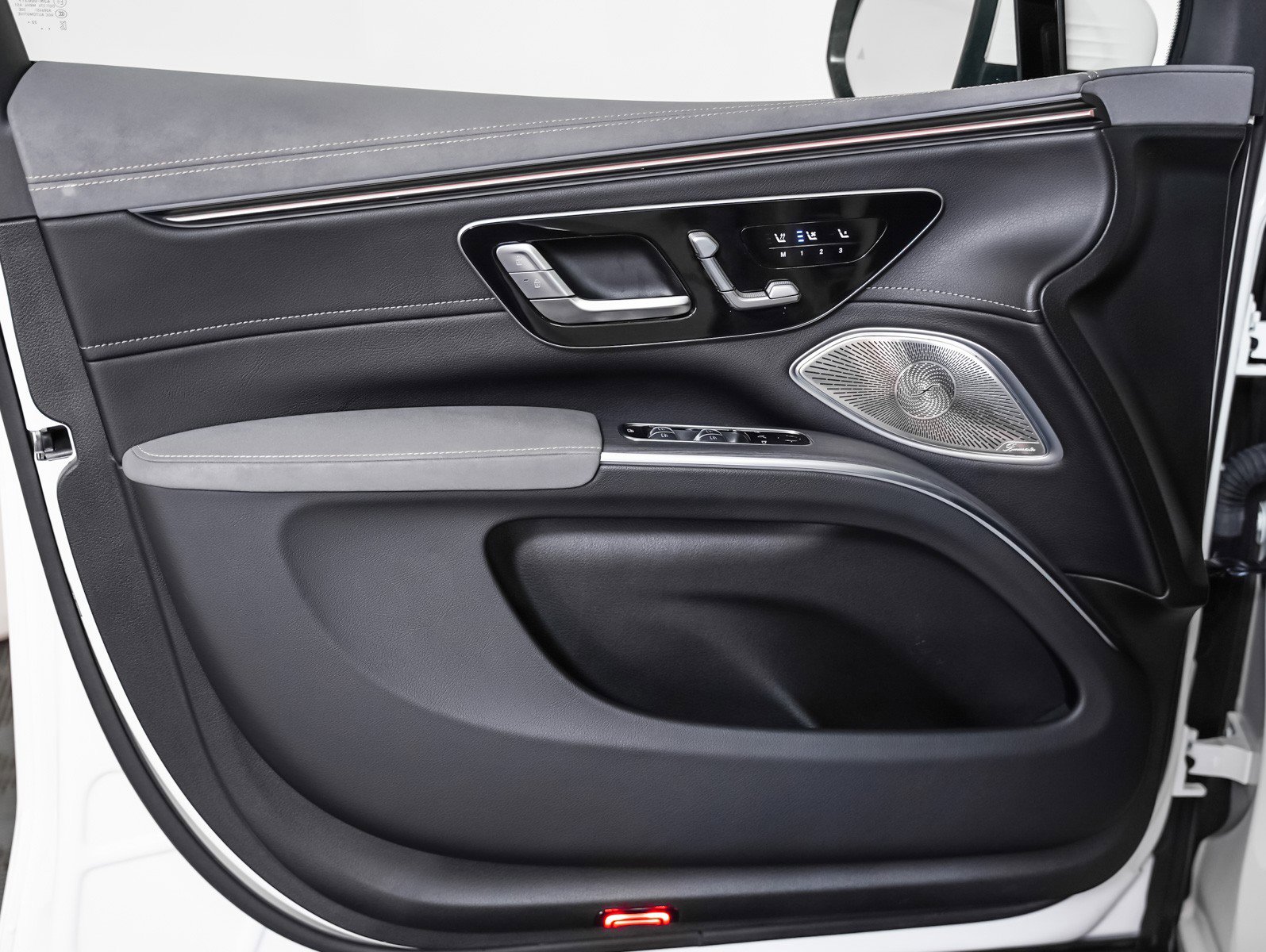 Certified 2023 Mercedes-Benz EQS 580 4MATIC SUV w/ Pinnacle Trim Package image 23