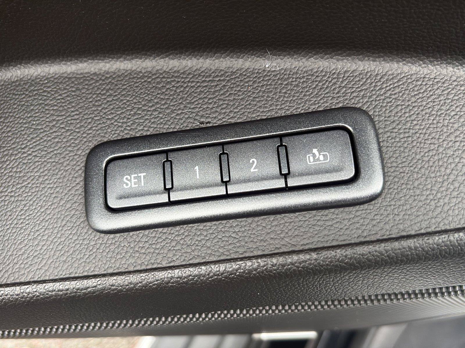 Used 2018 Chevrolet Tahoe Premier AWD/4WD image 28