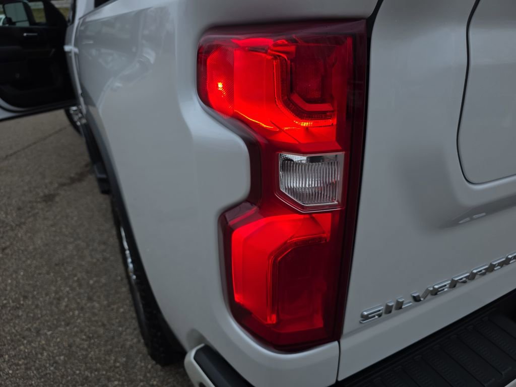 Used 2022 Chevrolet Silverado 3500 High Country w/ Z71 Off-Road Package image 39