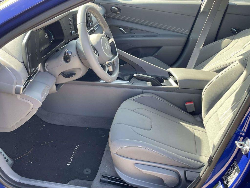 New 2025 Hyundai Elantra Sport FWD image 37
