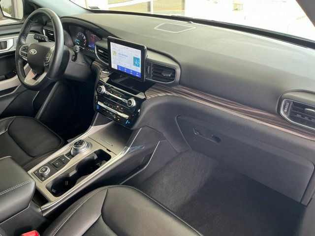 Used 2022 Ford Explorer Limited w/ Equipment Group 301A AWD/4WD image 22