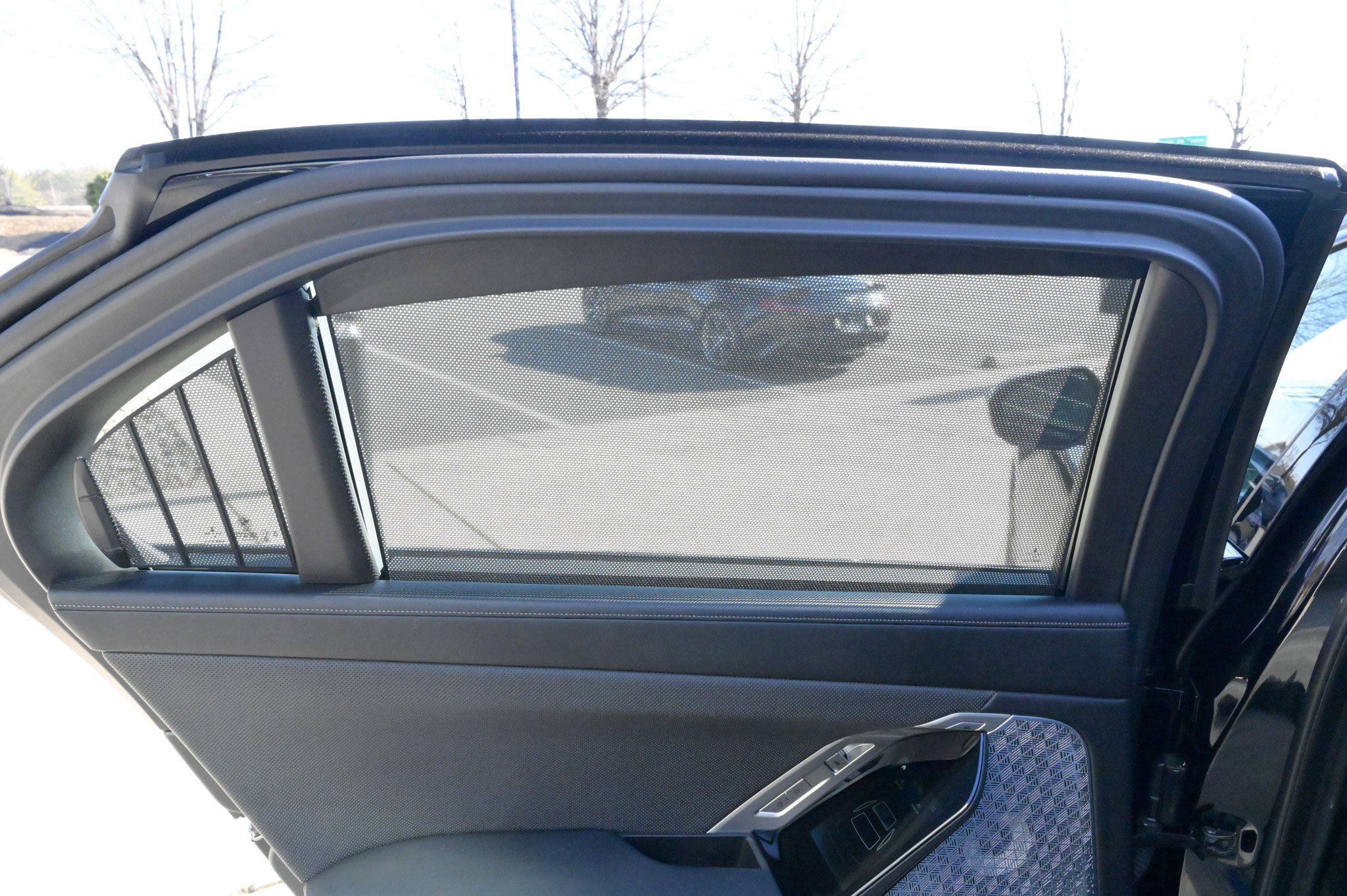 Used 2023 BMW 760i xDrive w/ Executive Package image 39