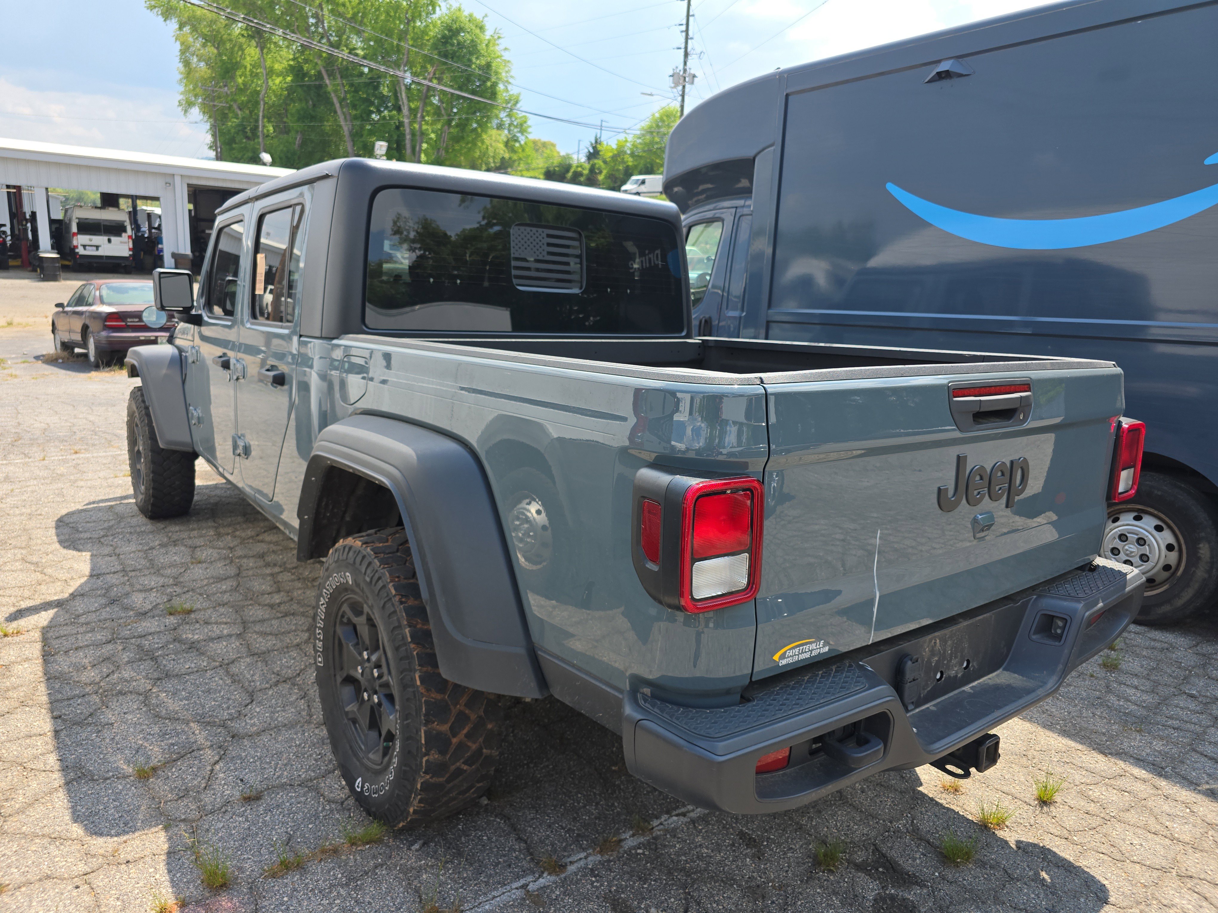 Used 2024 Jeep Gladiator Sport AWD/4WD image 3