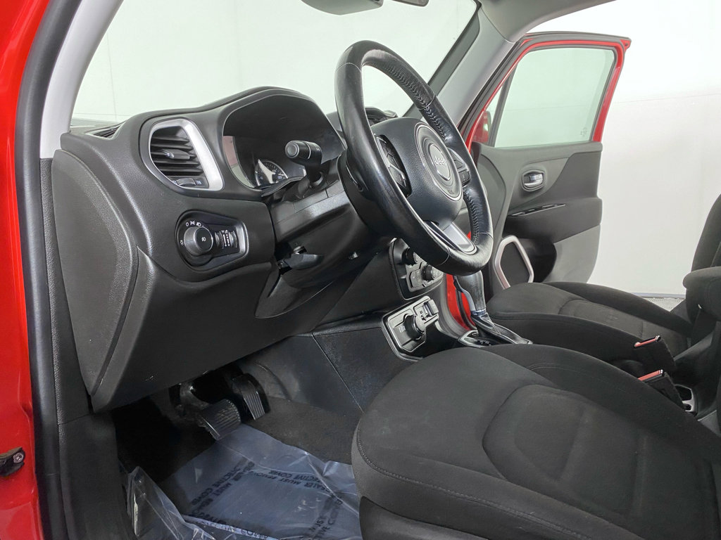 Used 2019 Jeep Renegade Latitude w/ Cold Weather Group AWD/4WD image 2