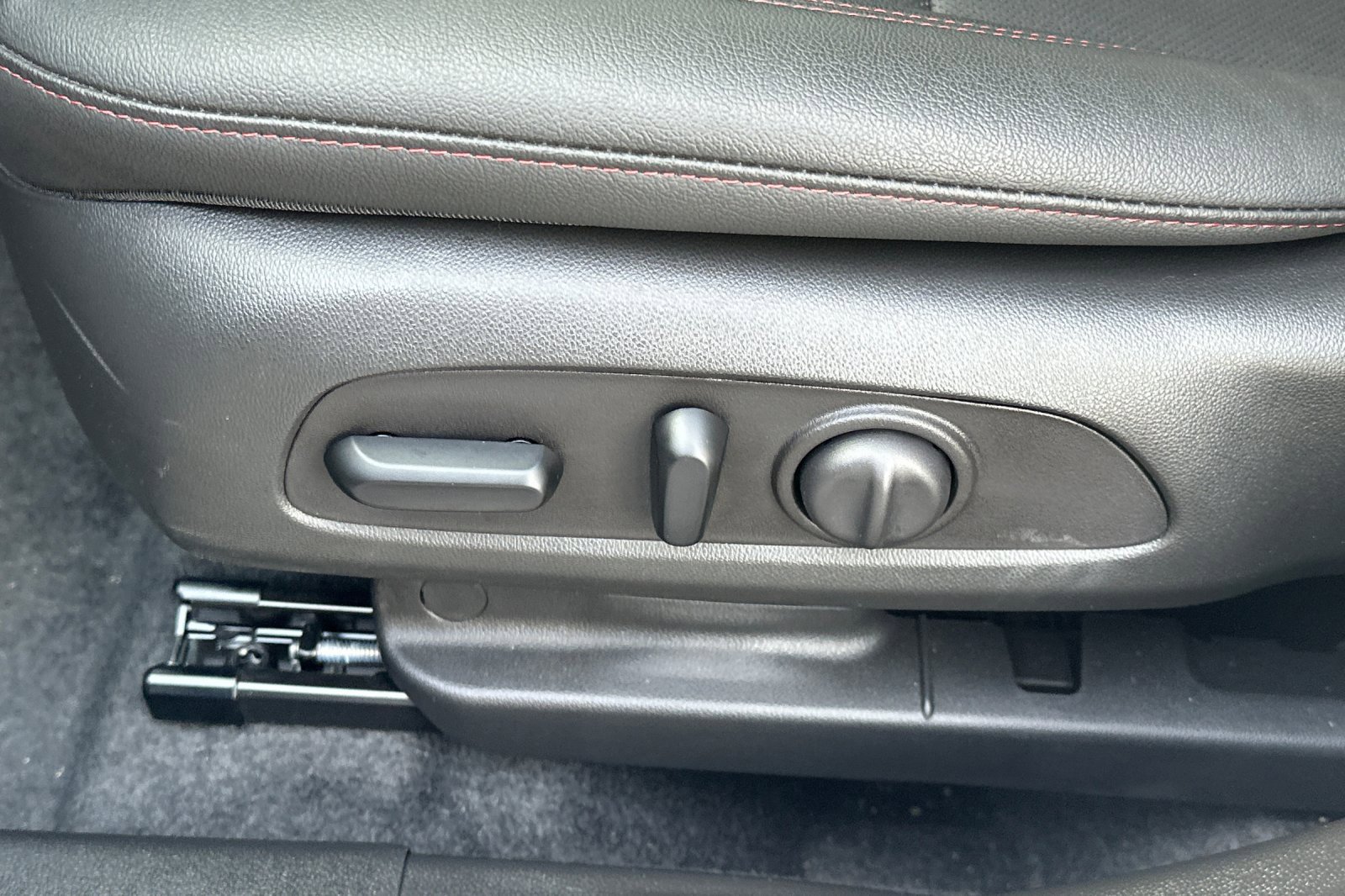 Used 2025 Chevrolet Trax RS w/ Driver Confidence Package image 14