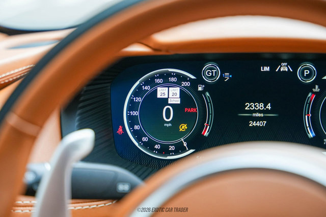 Used 2021 Aston Martin DBX image 32