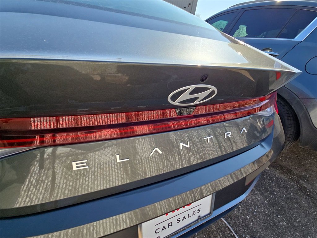 Used 2025 Hyundai Elantra SEL image 7