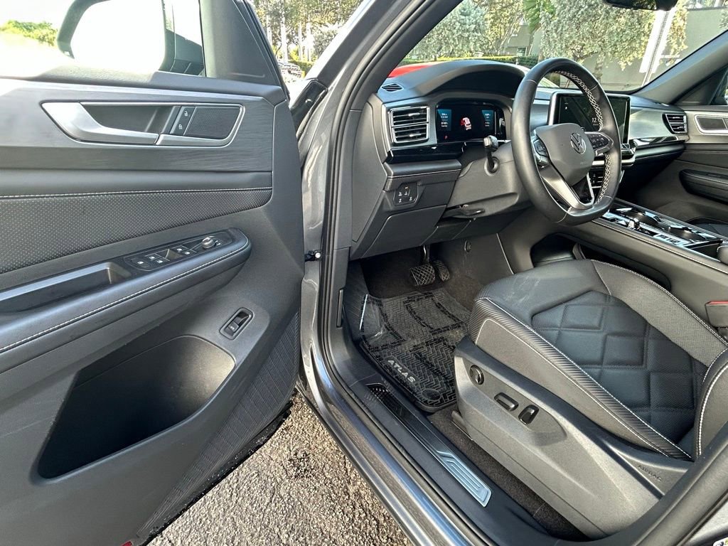 Used 2024 Volkswagen Atlas Cross Sport SE image 15