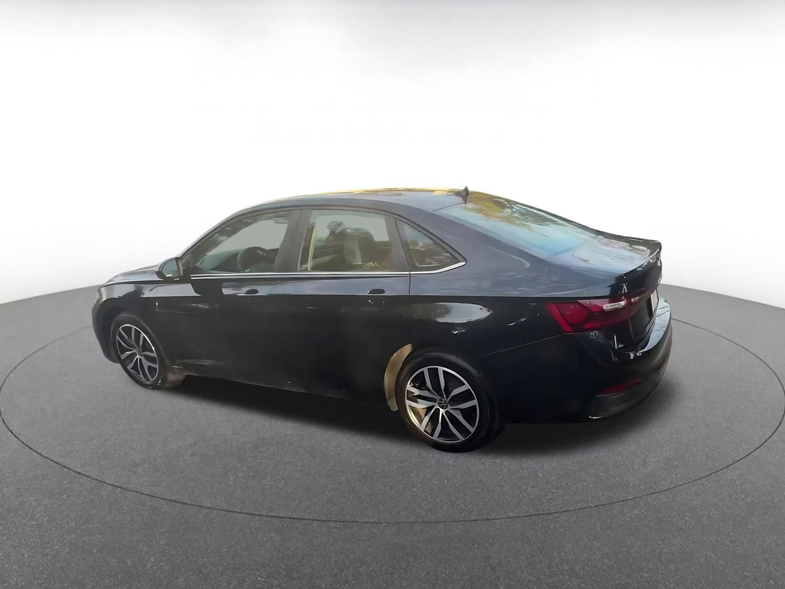 Used 2025 Volkswagen Jetta SE image 11