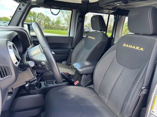 Used 2015 Jeep Wrangler Unlimited Sahara w/ Dual Top Group AWD/4WD image 14