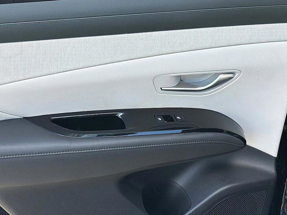 Certified 2025 Hyundai Tucson Limited image 9