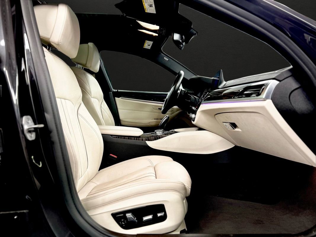 Used 2018 BMW M550i xDrive image 19