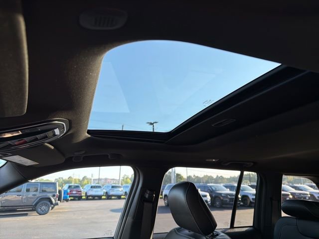 New 2025 Jeep Grand Cherokee Altitude image 11