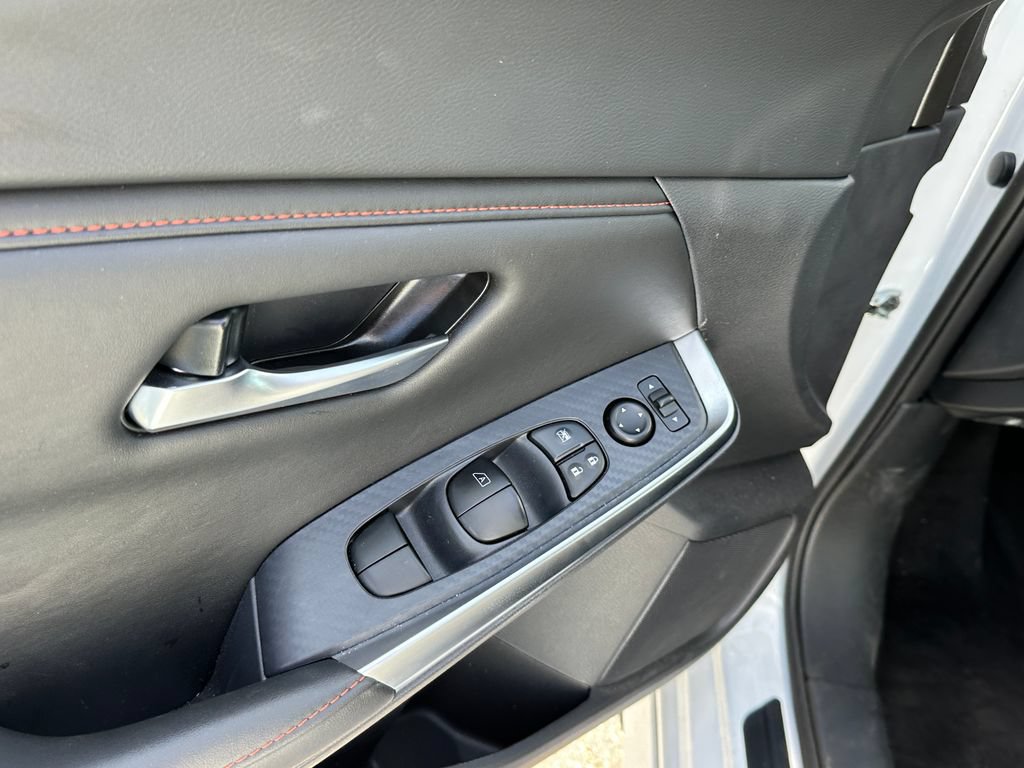 Used 2025 Nissan Sentra SR FWD image 22